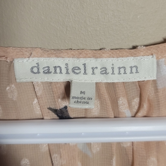 Daniel Rainn medium sheer dusty pink textured polka-dot bird boxy blouse - Picture 6 of 7